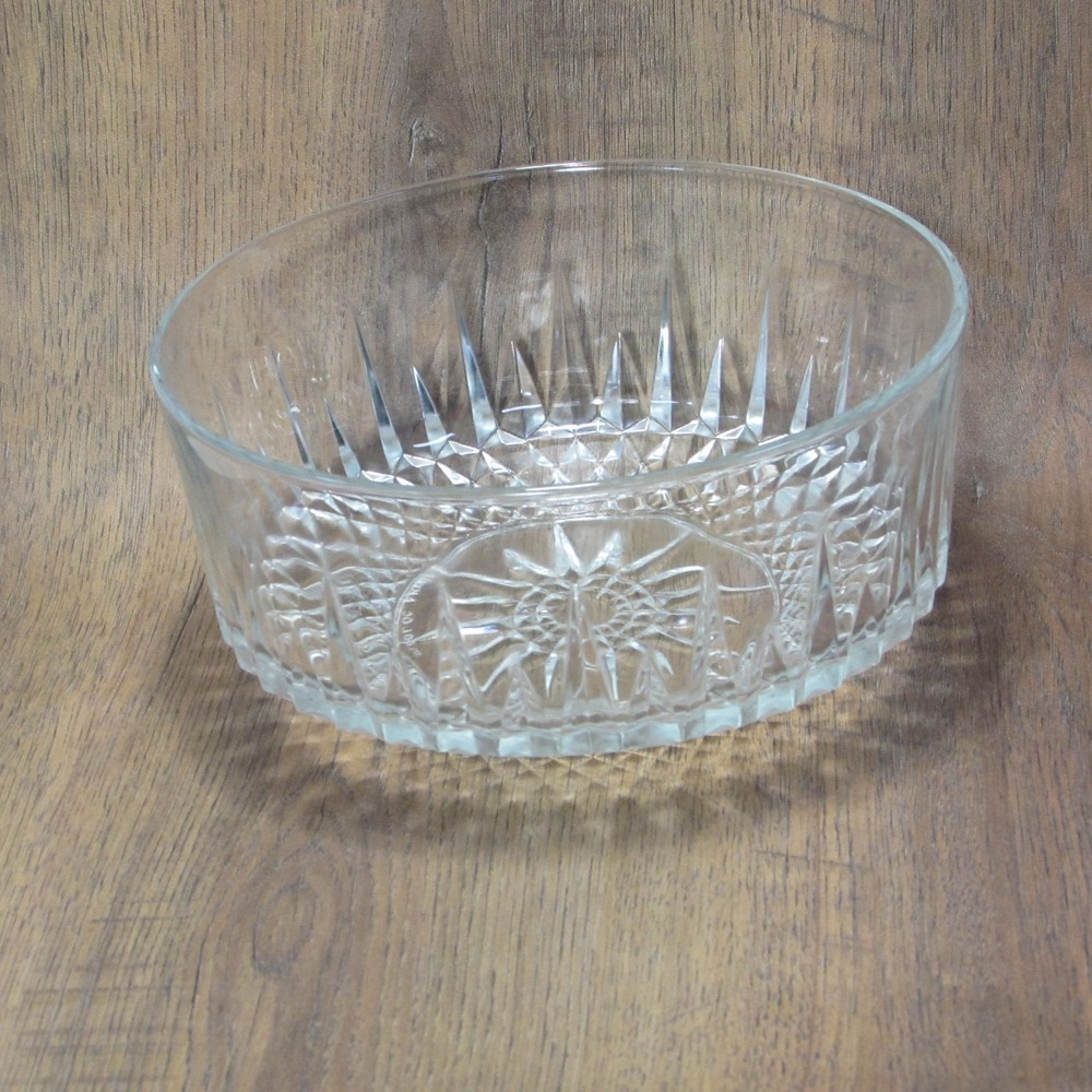 Vintage Arcoroc France Clear Glass Diamond Starburst Pattern 9" Serving Bowl